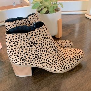 Woman’s animal print booty